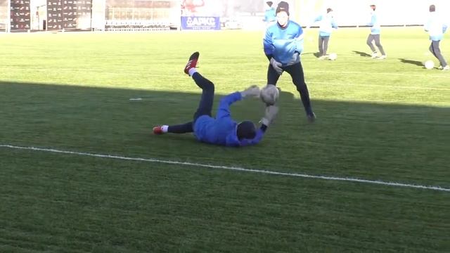 Тренировка футбольных вратарей смотреть онлайн