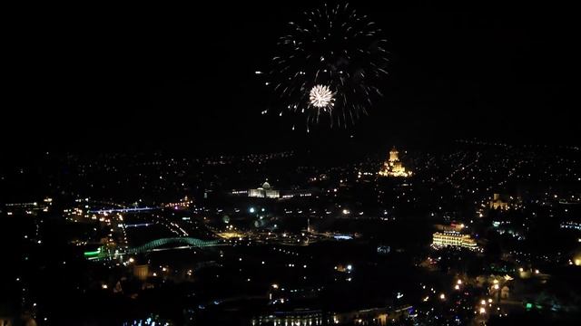 Новогодний салют 2014 в Тбилиси смотреть онлайн