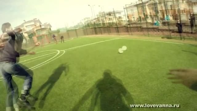 Футбольный выходной 'Любимая Ванная под Ключ' смотреть онлайн