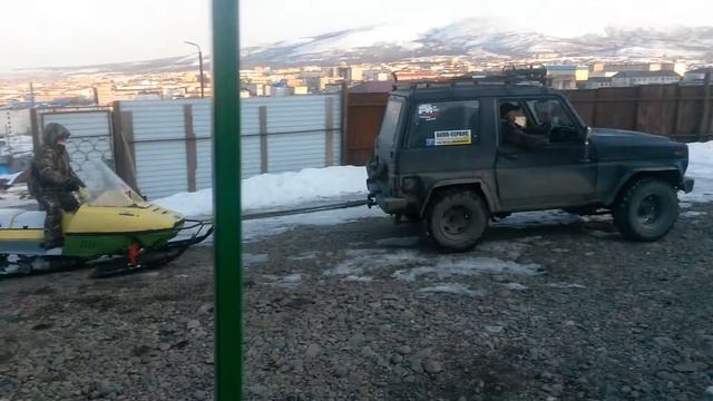 Снегоход рысь возвращается с покатухи)) смотреть онлайн