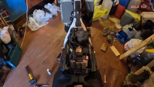 Алюминиевый подрамник. Husqvarna FE350. Замена хрустального подрамника на алюминиевый. смотреть онлайн
