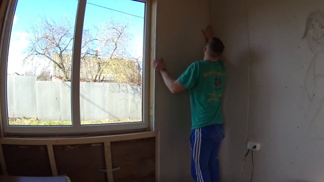 ВЫРОВНЯЛ ВСЮ КОМНАТУ ГИПСОКАРТОНОМ ОТ А ДО Я реконструкция старого дома смотреть онлайн