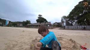 Дети и Машина. Самосвал, экскаватор, красная машина и багги. Манкиту