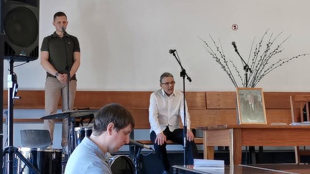 Синий крест, Рига. 23.04.2023 Поёт Артём смотреть онлайн