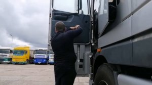 Замена ручки двери DAF и установка шахты под рацию. Дальнобой по Украине.