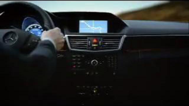 2010 Mercedes-Benz E-Class Commercial With Malfunctioning Car смотреть онлайн