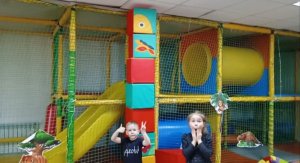 Огромная башня из кубиков . Устоит или нет ?