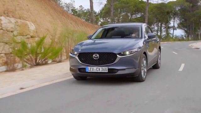 2019 Mazda CX-30 in Polymetal Grey Driving in Girona смотреть онлайн
