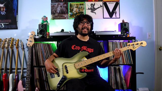 Reviewing the Limited Edition Fender Antigua Jazz Bass!! смотреть онлайн