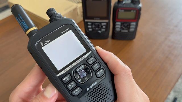 新発売 ICOM ID-50。