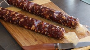 Сыровяленая колбаса из рубленного мяса