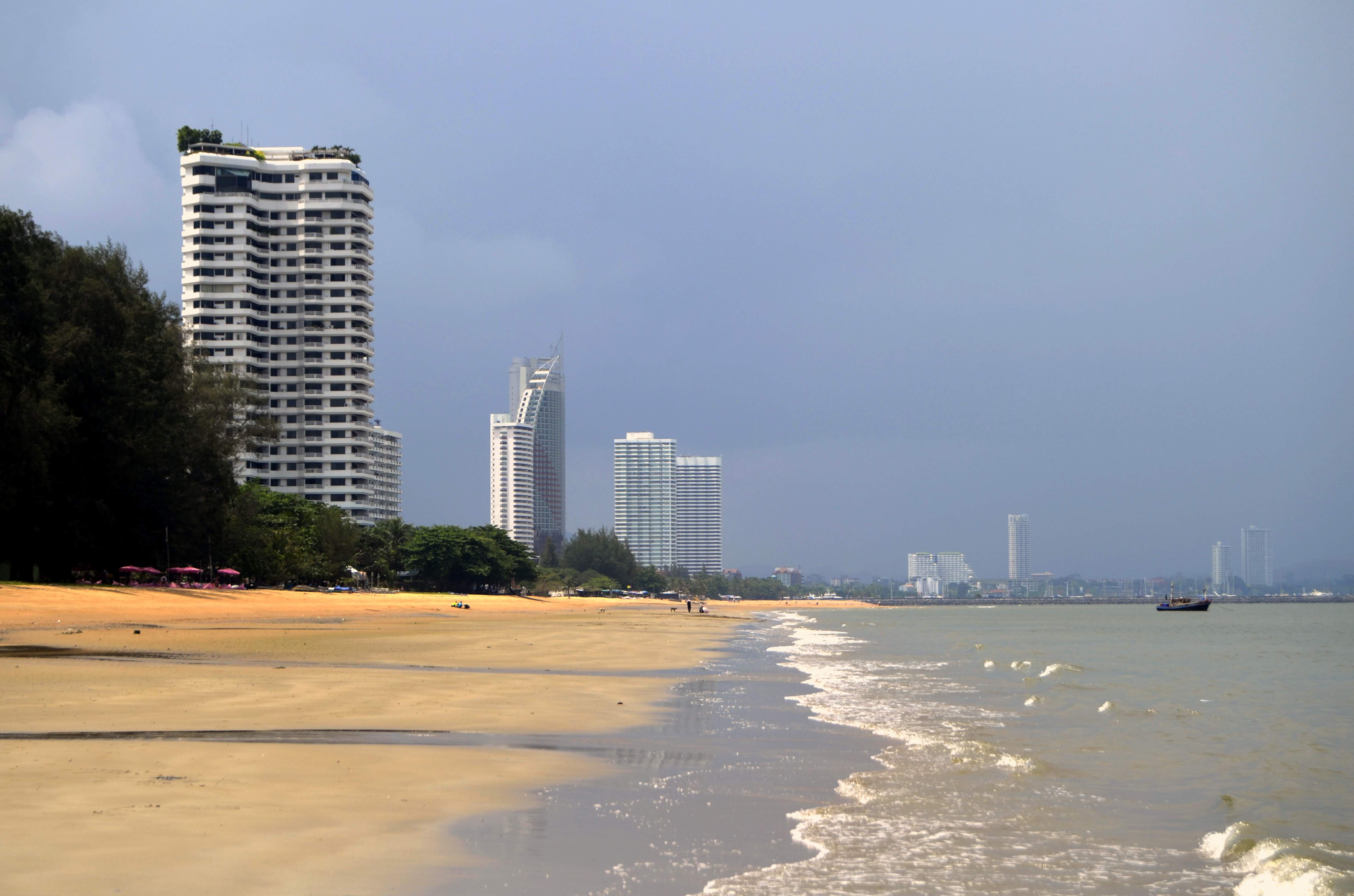 пляж Na Jomtien рядом с отелем Pinnacle, май 2019