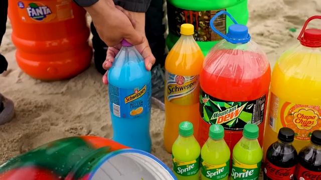 Big Toothpaste Eruption from Double Underground Holes, Coca Cola, Fanta, Monster, Pepsi and Mentos смотреть онлайн