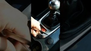 Замена кнопки ручника Peugeot 3008 (начало)