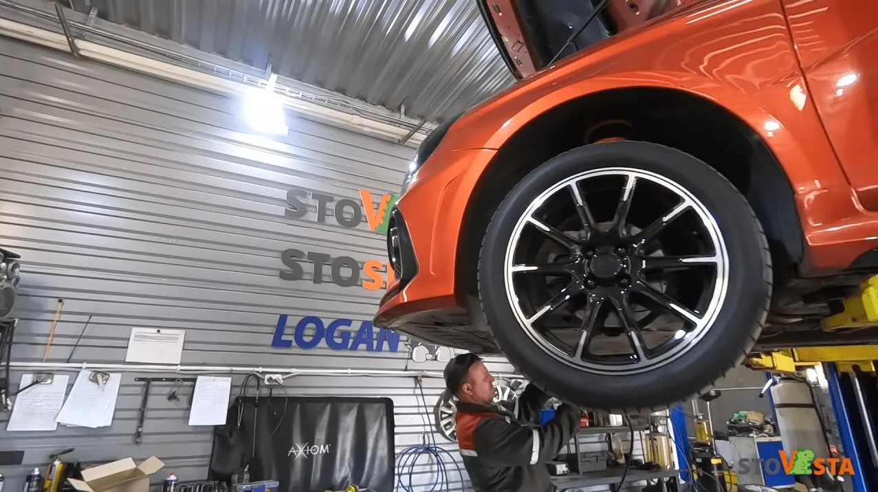 Замена левой опоры КПП на Lada Vesta на кастомную на пробеге 83.000 км смотреть онлайн