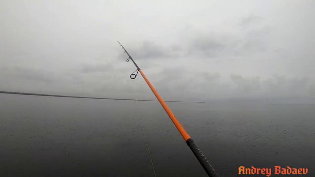 Ловля окуня во время дождя смотреть онлайн