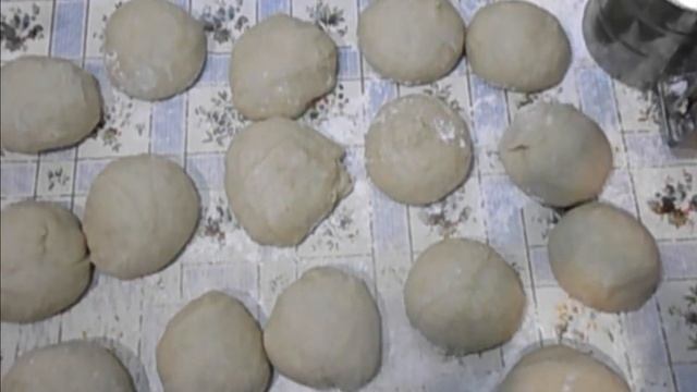 Московские плюшки с сахаром, на кефире смотреть онлайн