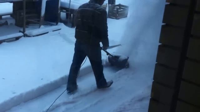 Снегоуборочная электрическая лопата Hyundai S 300 тел. 0995388880 смотреть онлайн