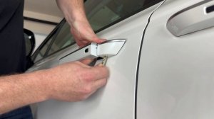 2022 - 2023 Kia Carnival - How To Unlock & Open With Dead Battery Or Remote Key Fob