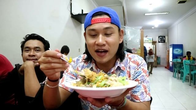 9 MAKANAN KHAS MAKASSAR YANG WAJIB DICOBA! EXPLORE MAKASSAR WITH AIRY ROOMS смотреть онлайн