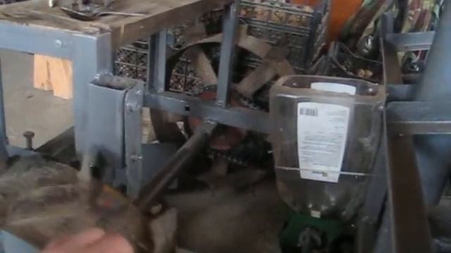 Самодельная полуавтоматическая кортофелесажалка на минитрактор смотреть онлайн