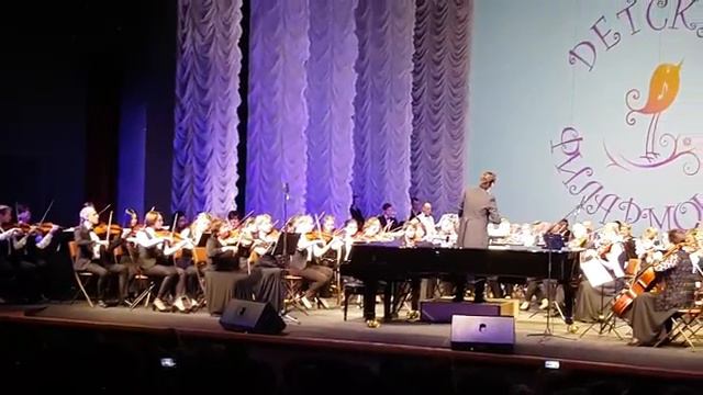 Дети и взрослые играют вместе смотреть онлайн