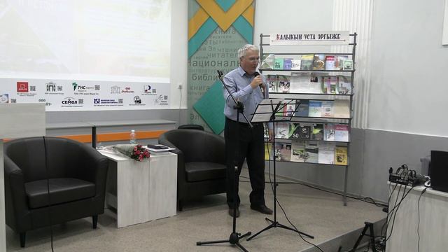 Презентация книги Геннадия Ояра "Припадаю к истокам". Выступление барда Константина Шемякина. смотреть онлайн
