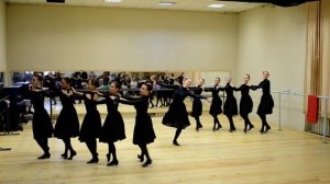 Танец «Гусеница»