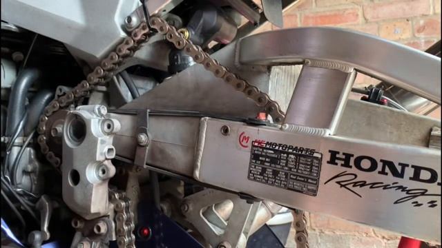Honda CBR 929 RR Fireblade Chain Slider Replacement смотреть онлайн