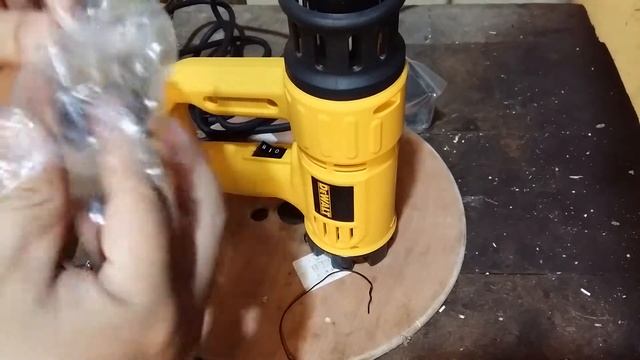 Máy thổi hơi nóng 1.800W DeWalt D26411 смотреть онлайн