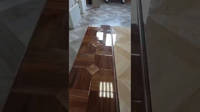 Ламинат глянцевый