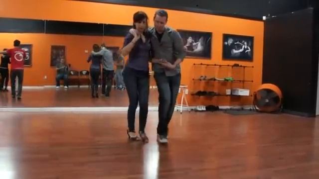 At Island Touch Dance Academy (Ataca Jorgie (Jorge Burgos) y La Alemana (Tanja Kensinger) смотреть онлайн