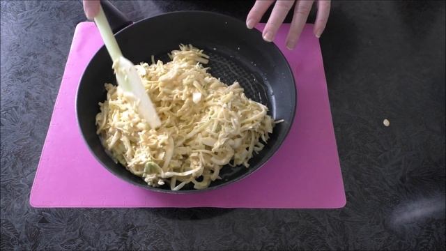 Все удивляются, почему он такой ВКУСНЫЙ! Всё смешала и на сковородку! Заливной пирог с капустой. смотреть онлайн