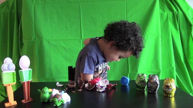Angry Birds Surprise Eggs: Jack opens eggs and plays with Angry Birds toys! смотреть онлайн