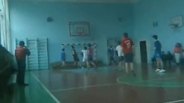 Игра с 1-вой школой по баскетболу.г.Донецк смотреть онлайн