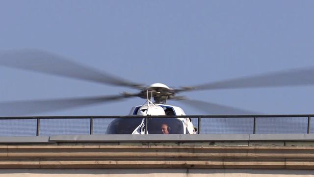 Взлет медицинского вертолета Bk -117 C2 с крыши НИИ детской хирургии и травматологии в Москве смотреть онлайн