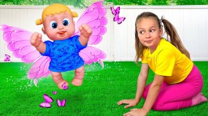 Игрушки летают! Веселимся на площадке с Майей и Машей!