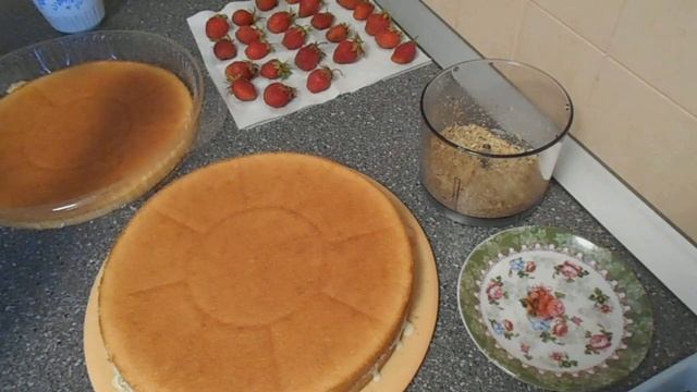 ПРОСТОЙ ТОРТ ИЗ ГОТОВЫХ КОРЖЕЙ смотреть онлайн