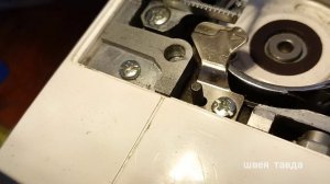 Как почистить и смазать горизонтальное челночное устройство.