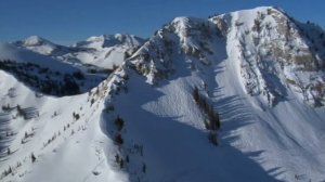 Видеофон. Футаж. Заснеженные горы. Снег в горах.