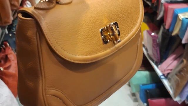 ИТАЛЬЯНСКИЕ КОЖАНЫЕ СУМКИ/ФЛОРЕНТИЙСКИЙ СУМОЧНЫЙ РАЙ/МОДНЫЕ ЯРКИЕ СУМОЧКИ смотреть онлайн