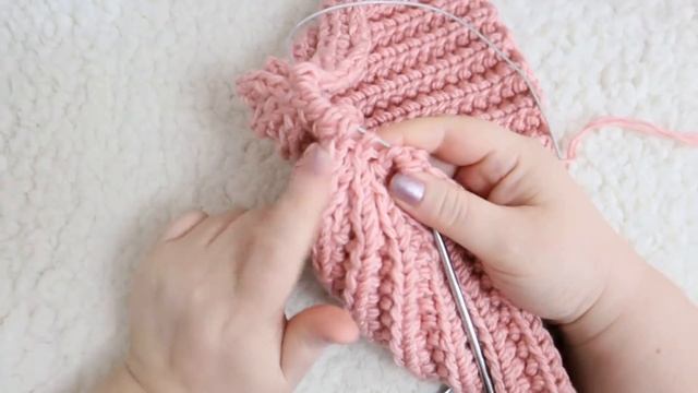 Шапка женская спицами. Шапка за 2 часа. Плотная и теплая. Мастер класс смотреть онлайн