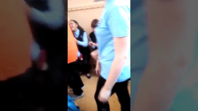 Танцующий телефон смотреть онлайн