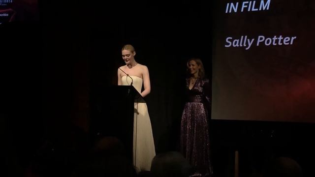 Elle Fanning introducing Sally Potter at the 2020 London Critics Awards смотреть онлайн