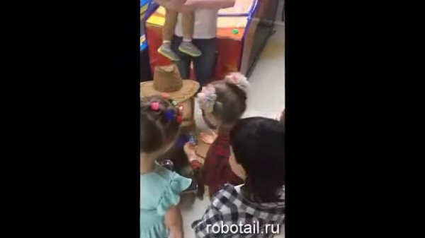 Робот-предсказатель Кузя от компании Robotic Retailers