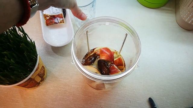 Енергетски Божићни Боост: Зелена пшенична чаролија у Смоотхие-у /Energy Christmas boost SUBTITLES смотреть онлайн