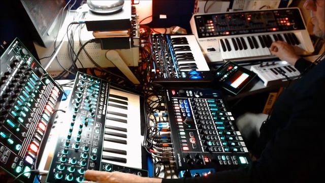Novation Bass Station Roland System 1 TB3 Ambient Session смотреть онлайн