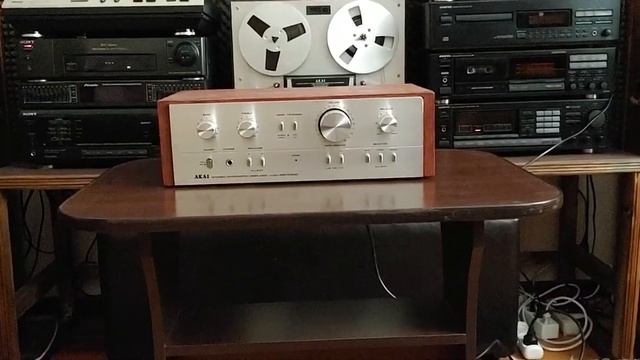 AKAI AM2250 сделал деревяный макентош со шпоном смотреть онлайн
