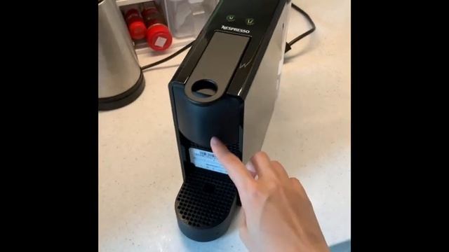 Nespresso Essenza Mini Espresso Machine (piano black) Review смотреть онлайн