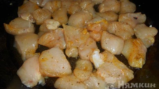 Spicy chicken fillet gravy with tomato смотреть онлайн